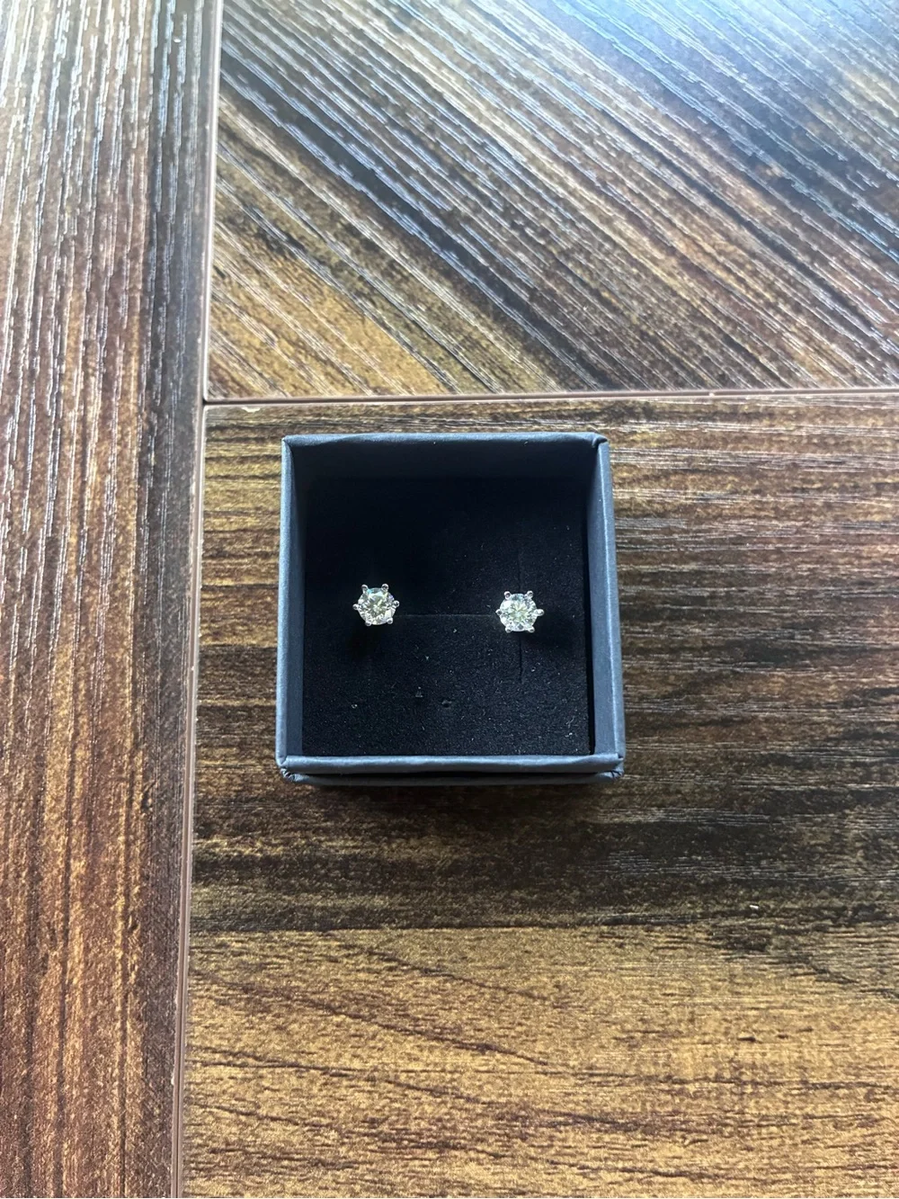 N/A vvs1 moissanite